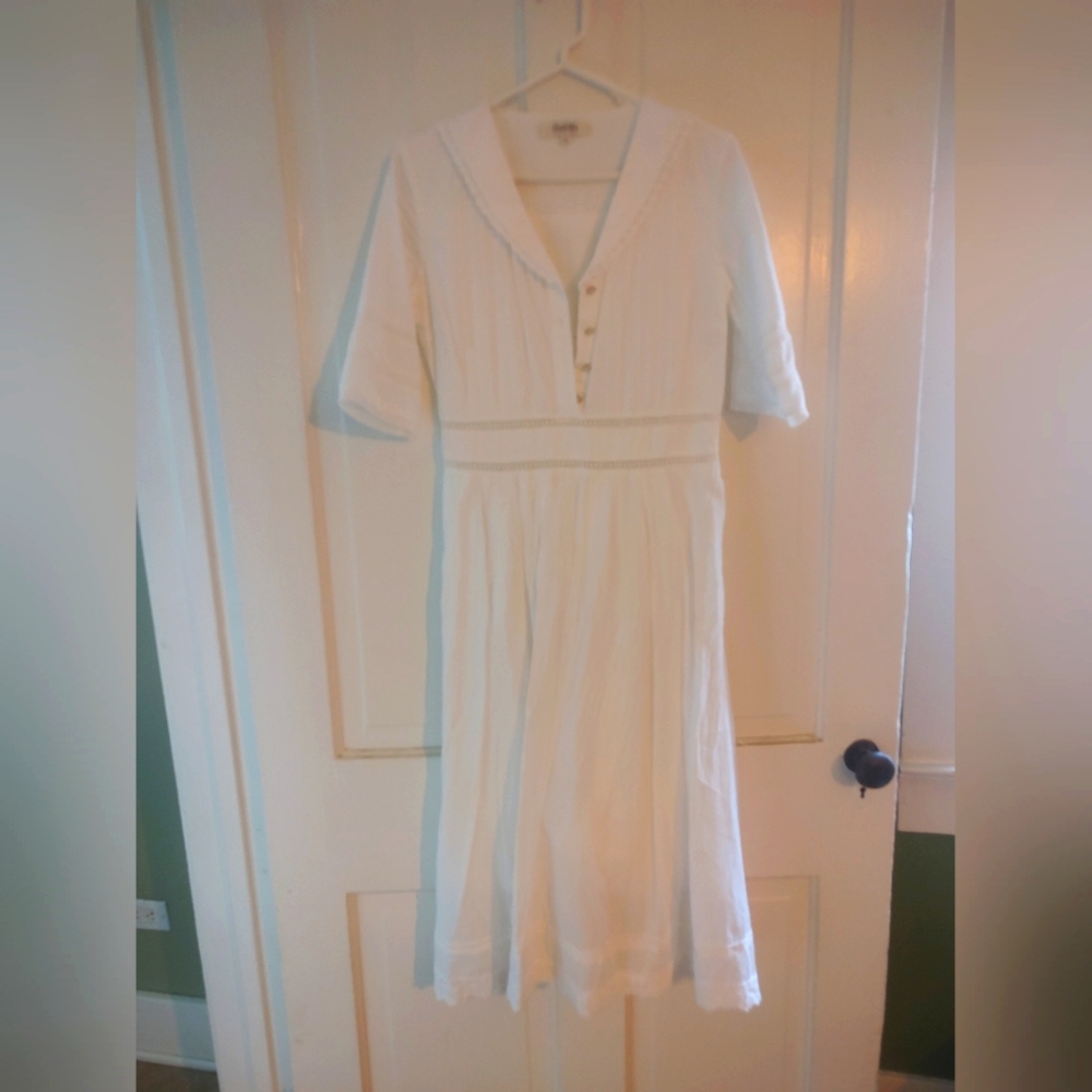 Simple retro white dress medium